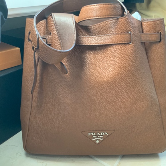 Prada - Picture 16 of 16